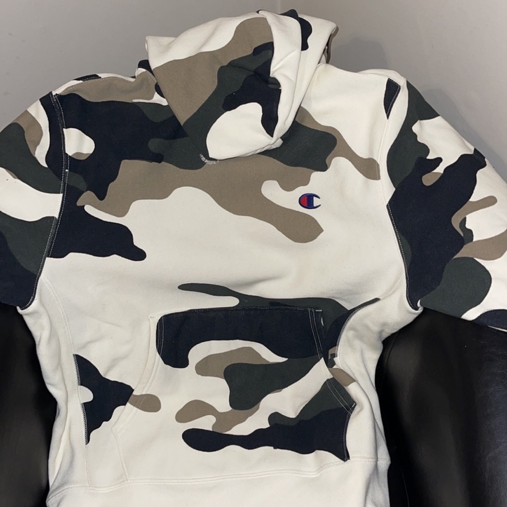 LIKE NEW! Champion hoodie, great condition.